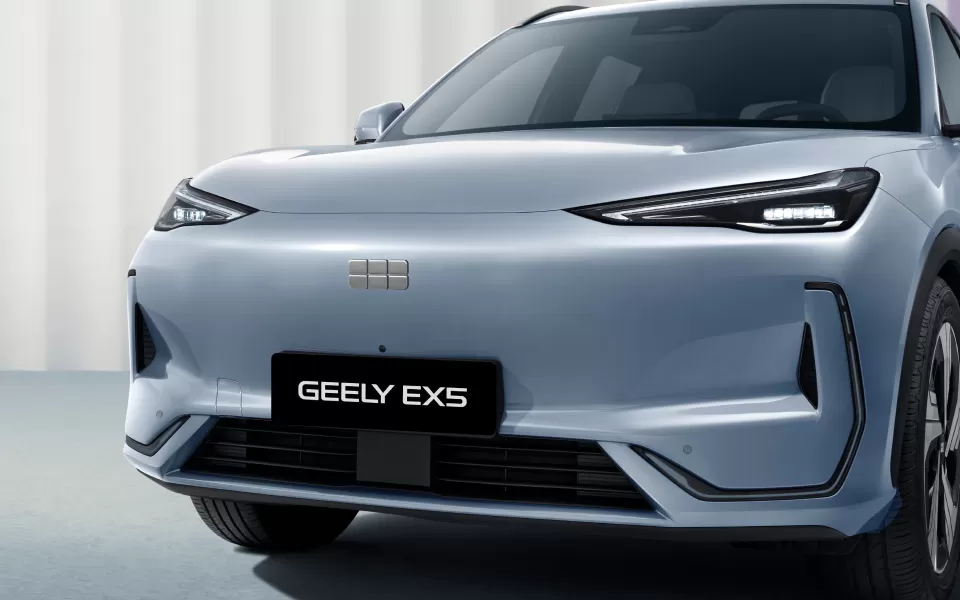 компактный электрокроссовер Geely EX5